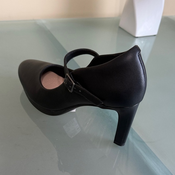 Clarks Mary Jane Heels Black LEATHER Mary Jane Heels Size 8.5 - Picture 4 of 11